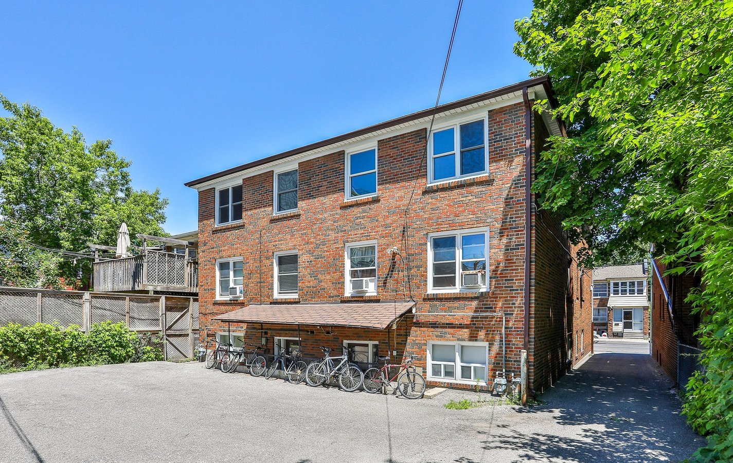 242 Jane Street - Photo 18