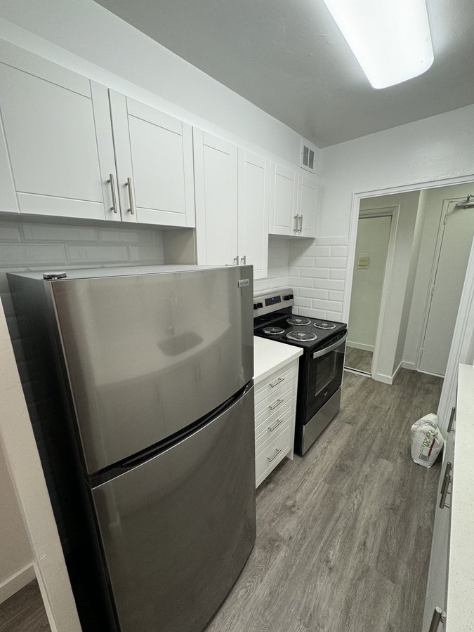100 Raglan Avenue - Photo 1