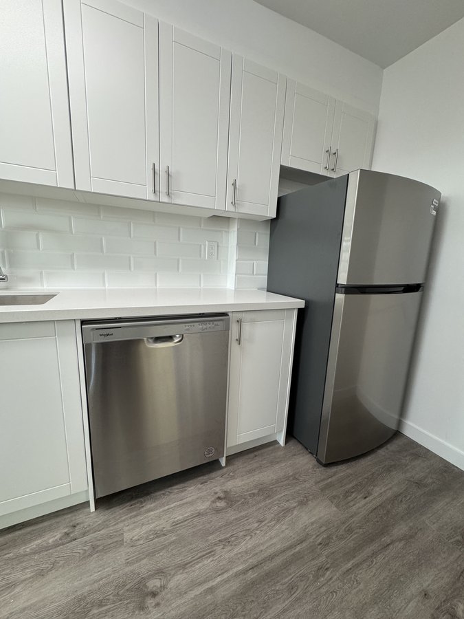 100 Raglan Avenue - Photo 3