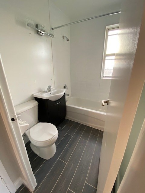 2558 Eglinton Avenue West - Photo 14