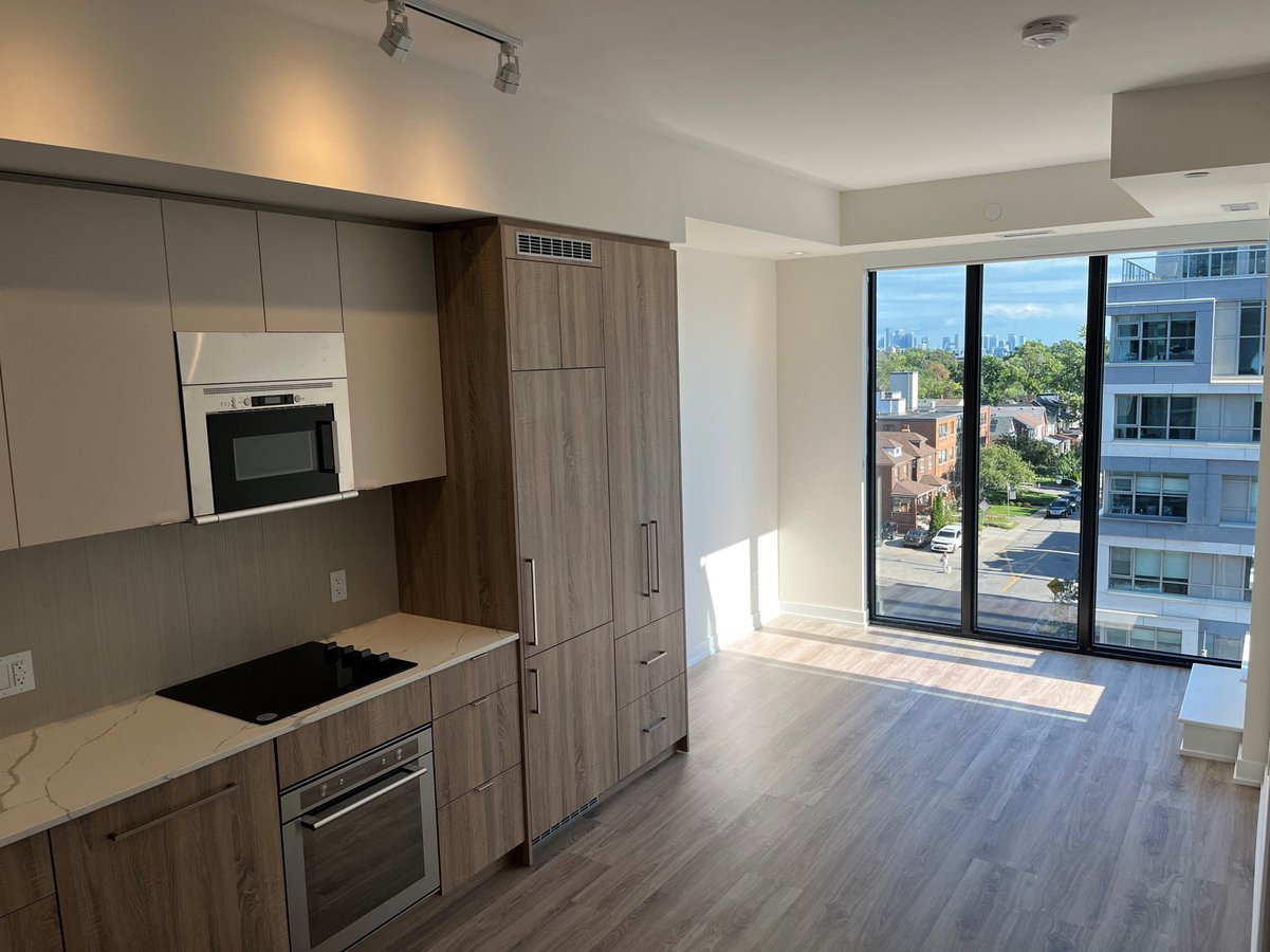 840 Saint Clair Avenue West - Photo 2