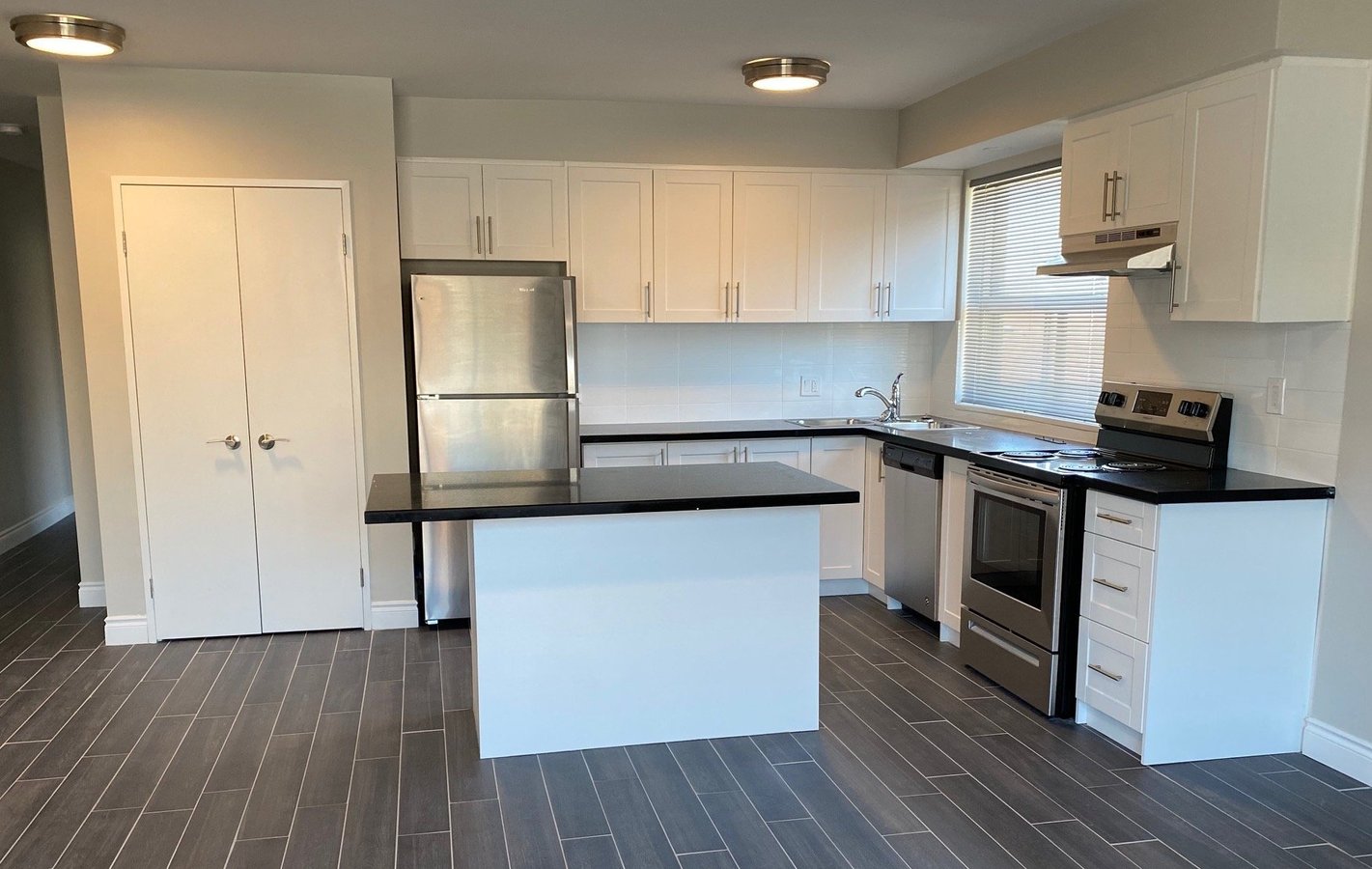 2558 Eglinton Avenue West - Photo 5