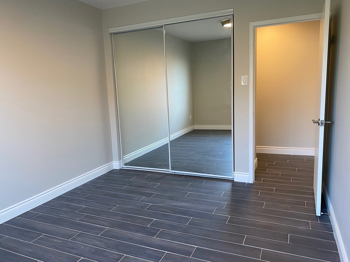 2558 Eglinton Avenue West - Photo 7
