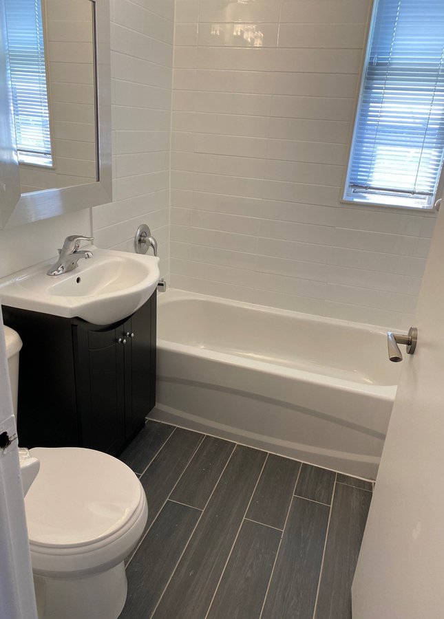 2558 Eglinton Avenue West - Photo 11