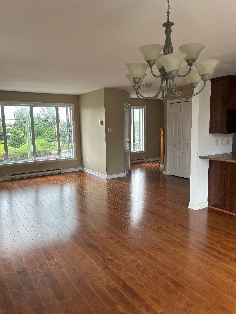 Rentals.ca ) 9182 Croissant du Louvre, Brossard QC for Rent