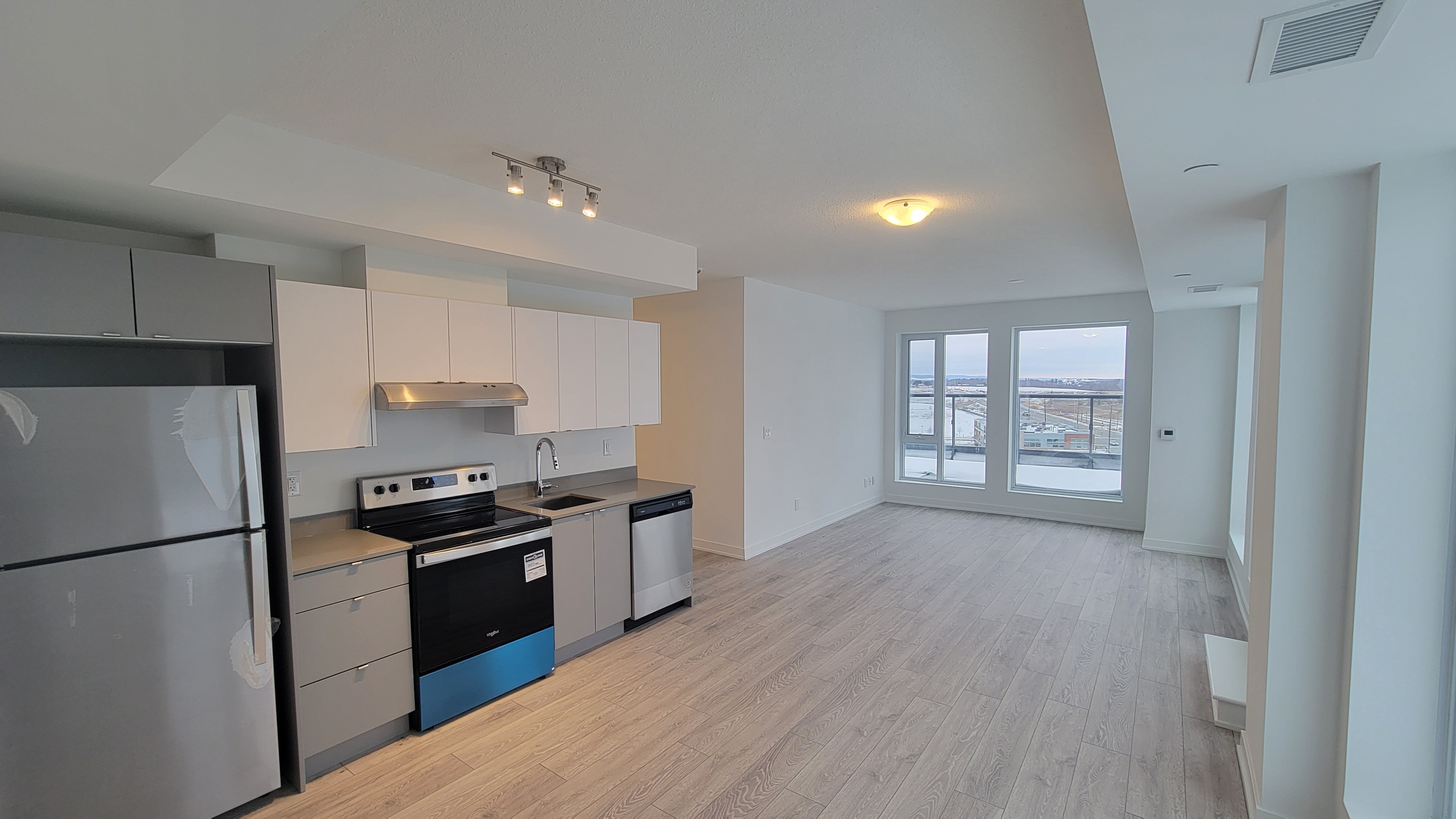 Dakota Common, Burlington, ON Condo for rent