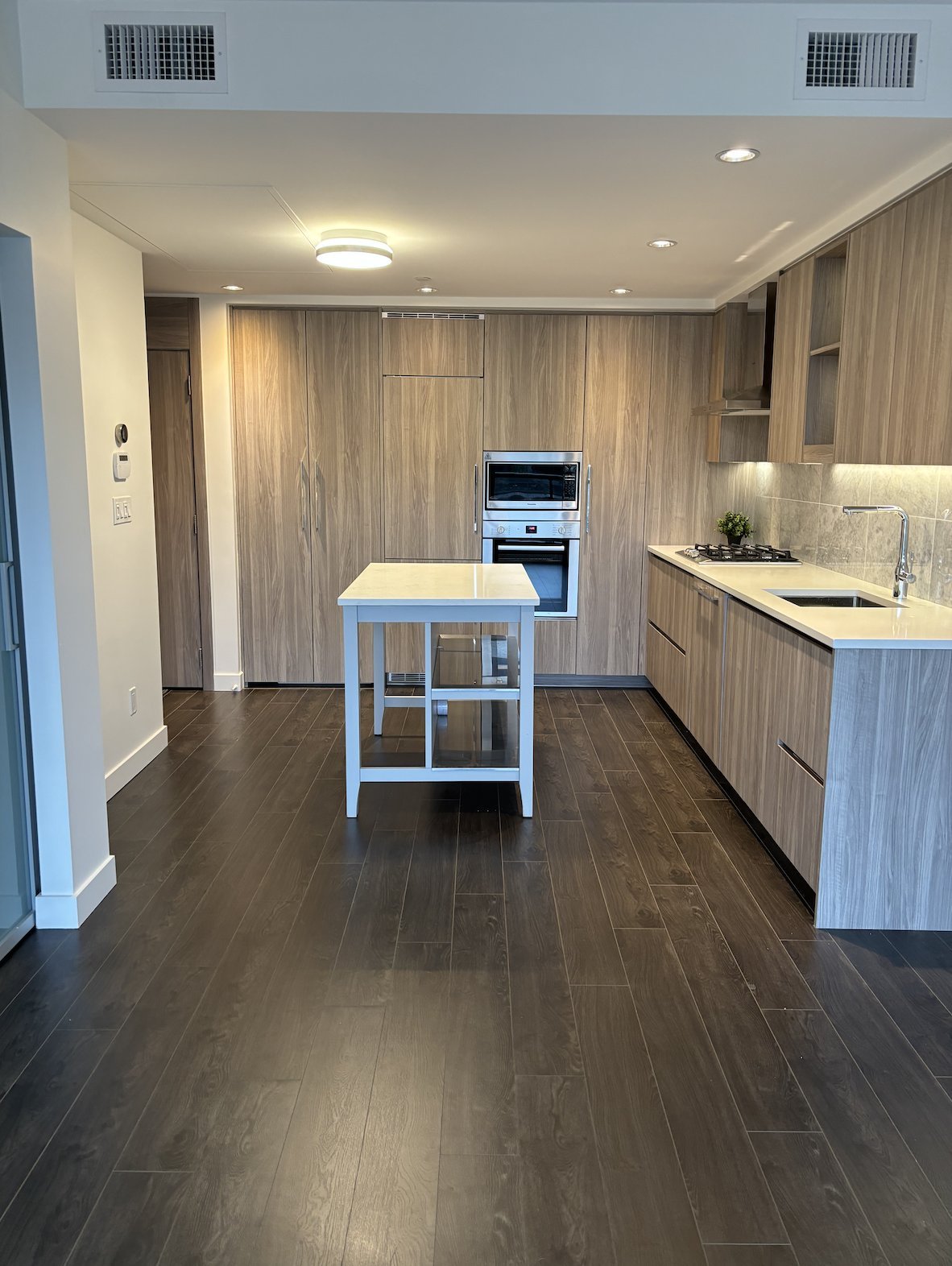 Rentals.ca 4720 Lougheed Highway, Burnaby BC for Rent Rentals.ca 4720 Lougheed Highway, Burnaby BC for Rent
