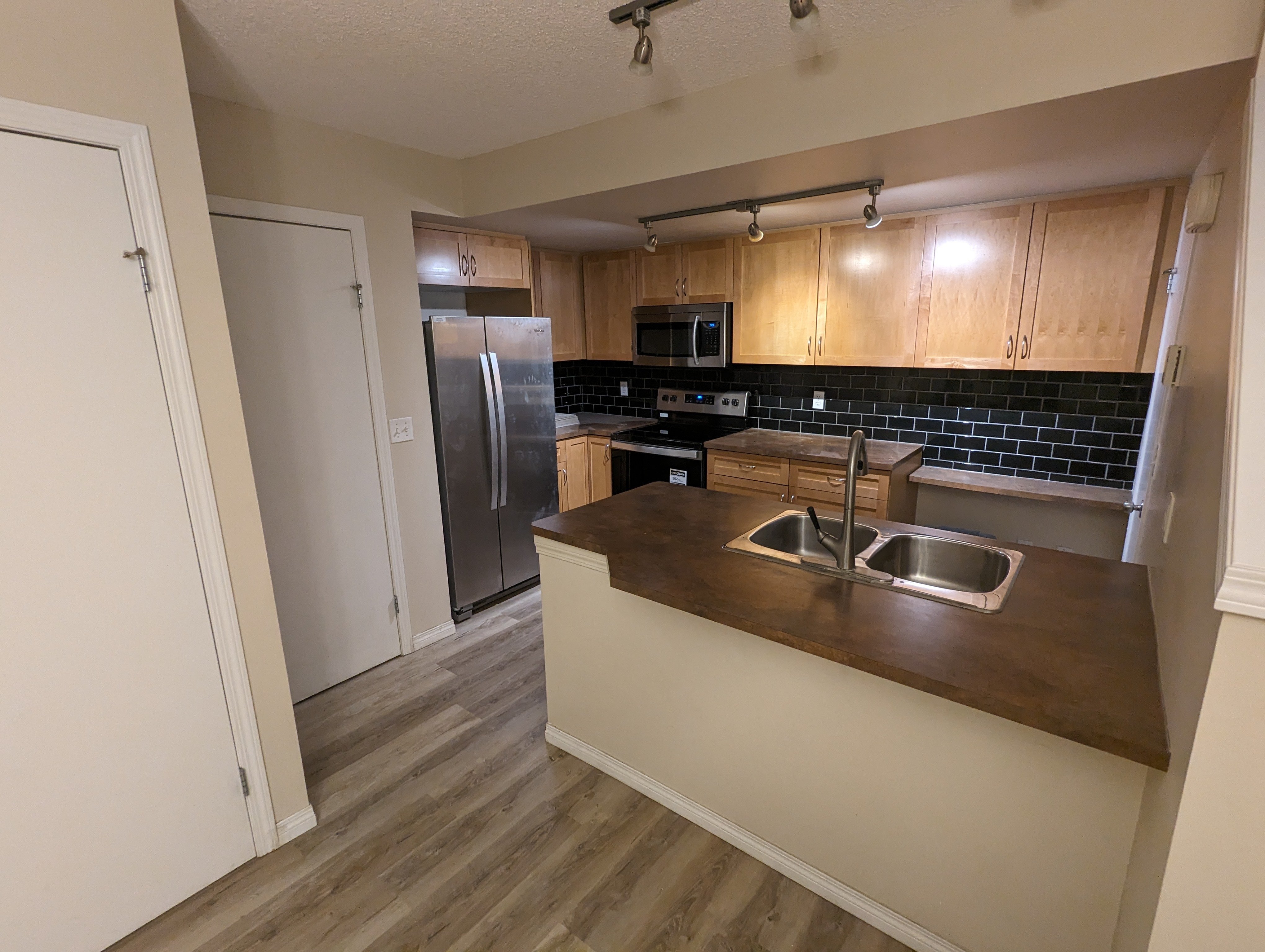 Rentals.ca 239 McKenzie Towne Lane Southeast, Calgary AB for Rent