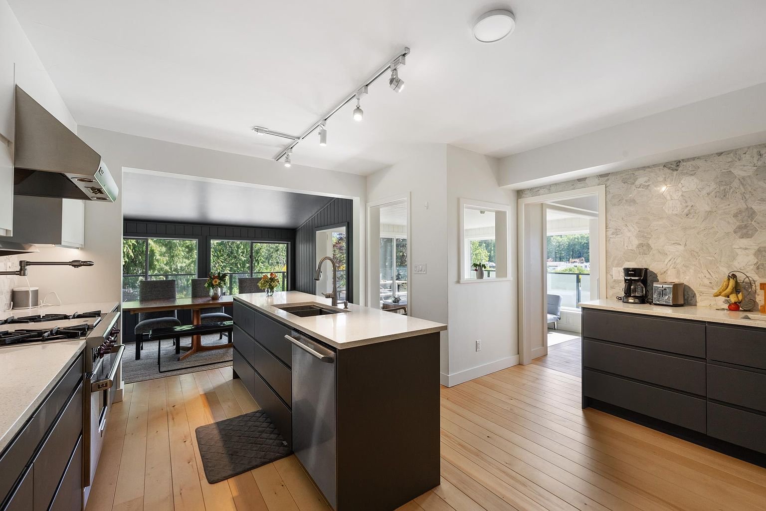 Rentals.ca 3041 Royston Road, Cumberland BC for Rent