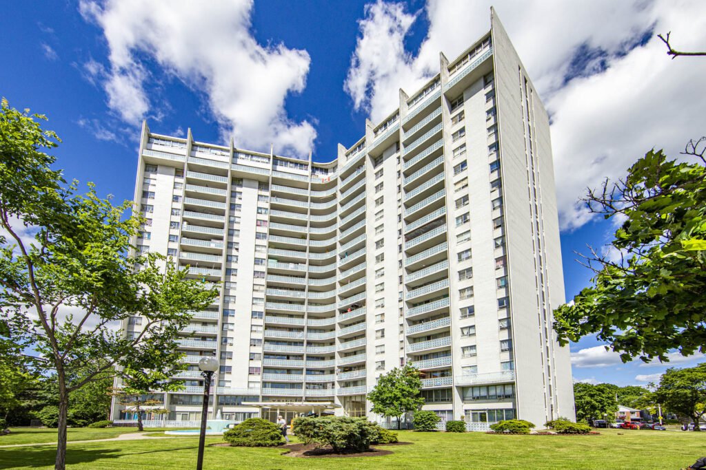 Rentals.ca ) 1501 Woodbine Avenue, East York ON for Rent