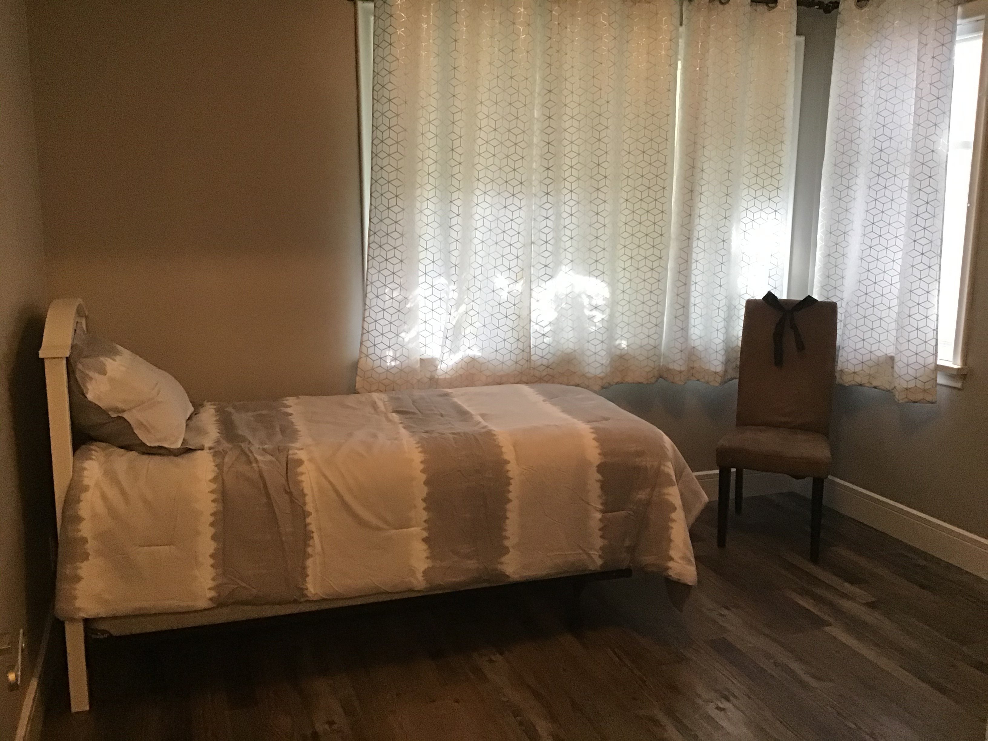 7128 Ada Boulevard Northwest, Edmonton, AB Room for rent