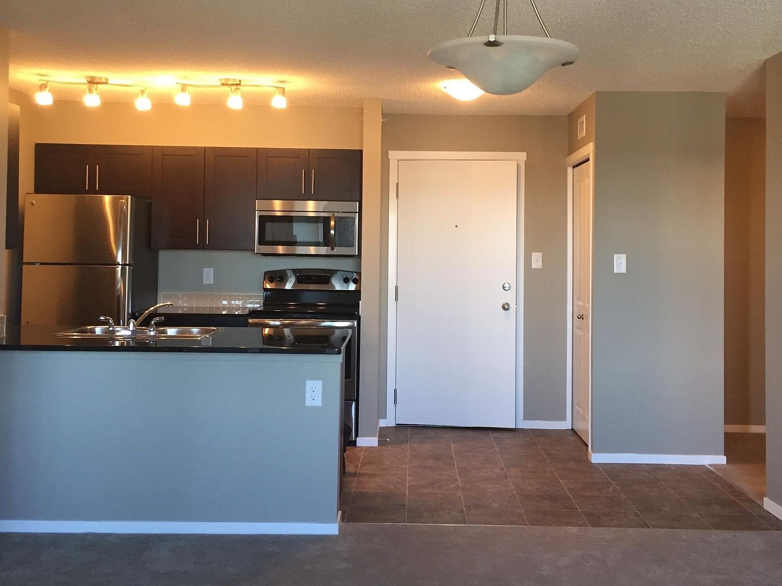 18122 77 Street Northwest, Edmonton, AB - Apartment for rent