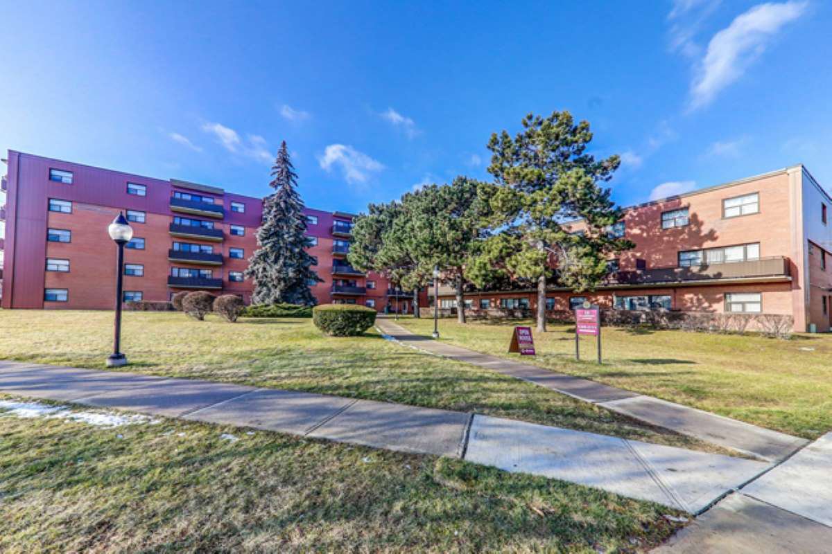 Rentals.ca ) 10 Blackfriar Ave., 186 Kingsview Blvd., 15 & 55