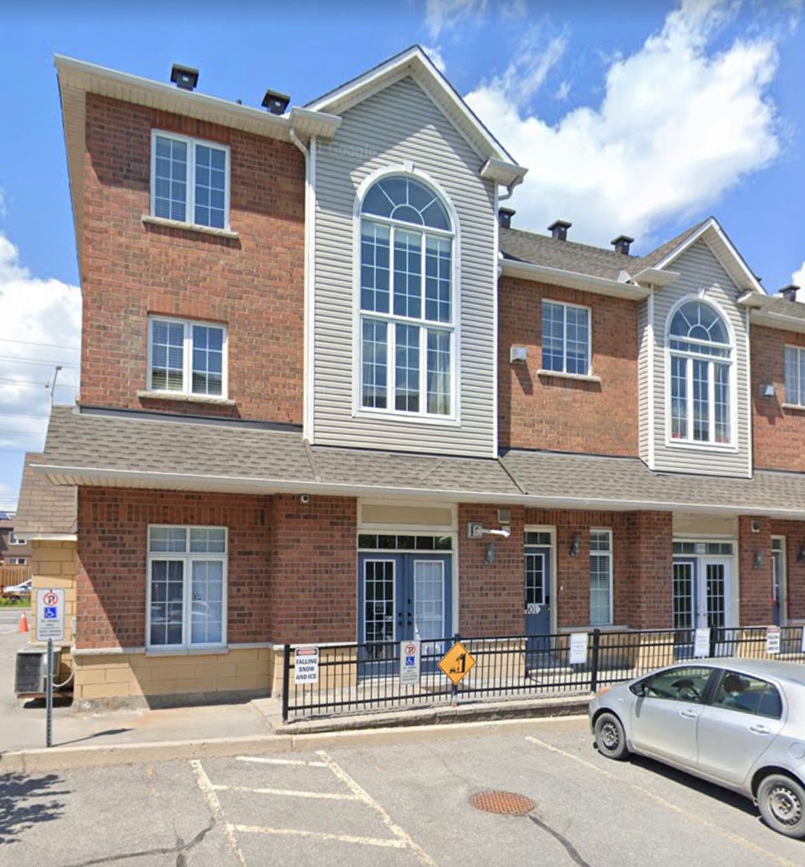 101 Gatestone Private, Gloucester, ON Condo for rent