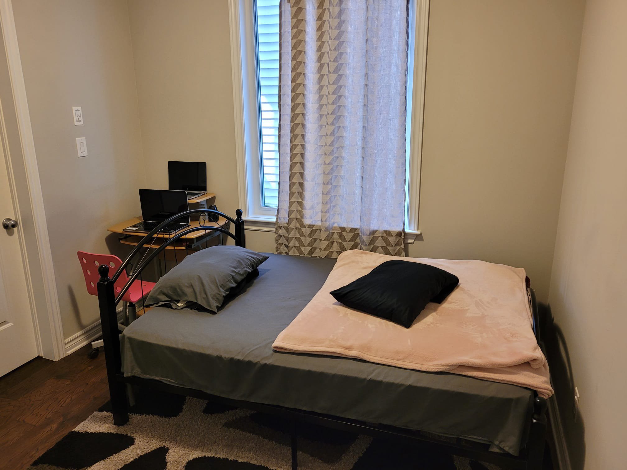 211 Magpie Street, Gloucester, ON Room for rent