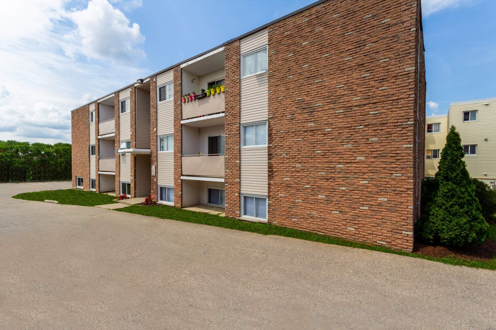 Kortright Apartments 79 83 Conroy Crescent, Guelph, ON