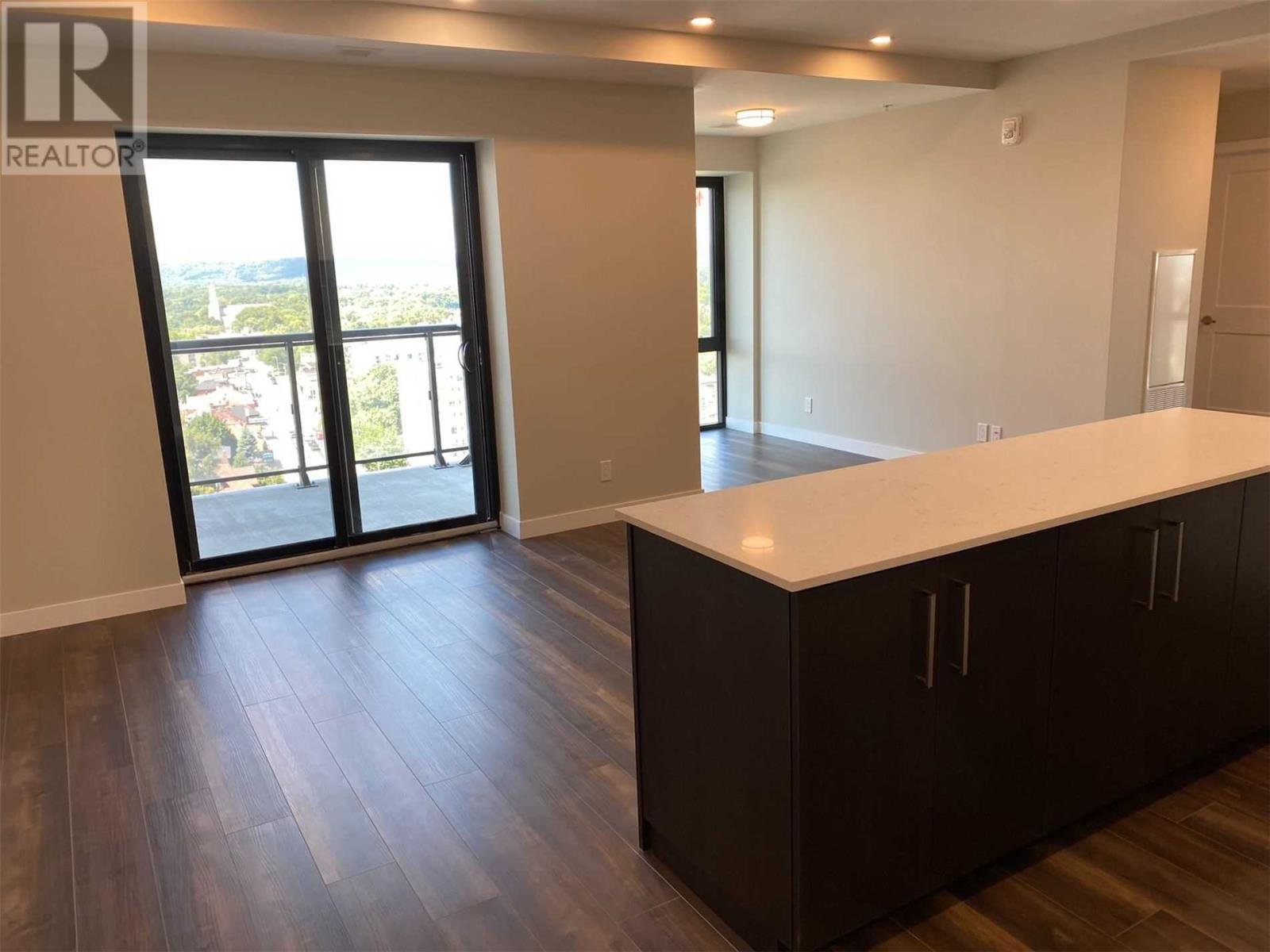 Rentals.ca ) 15 Queen Street South,