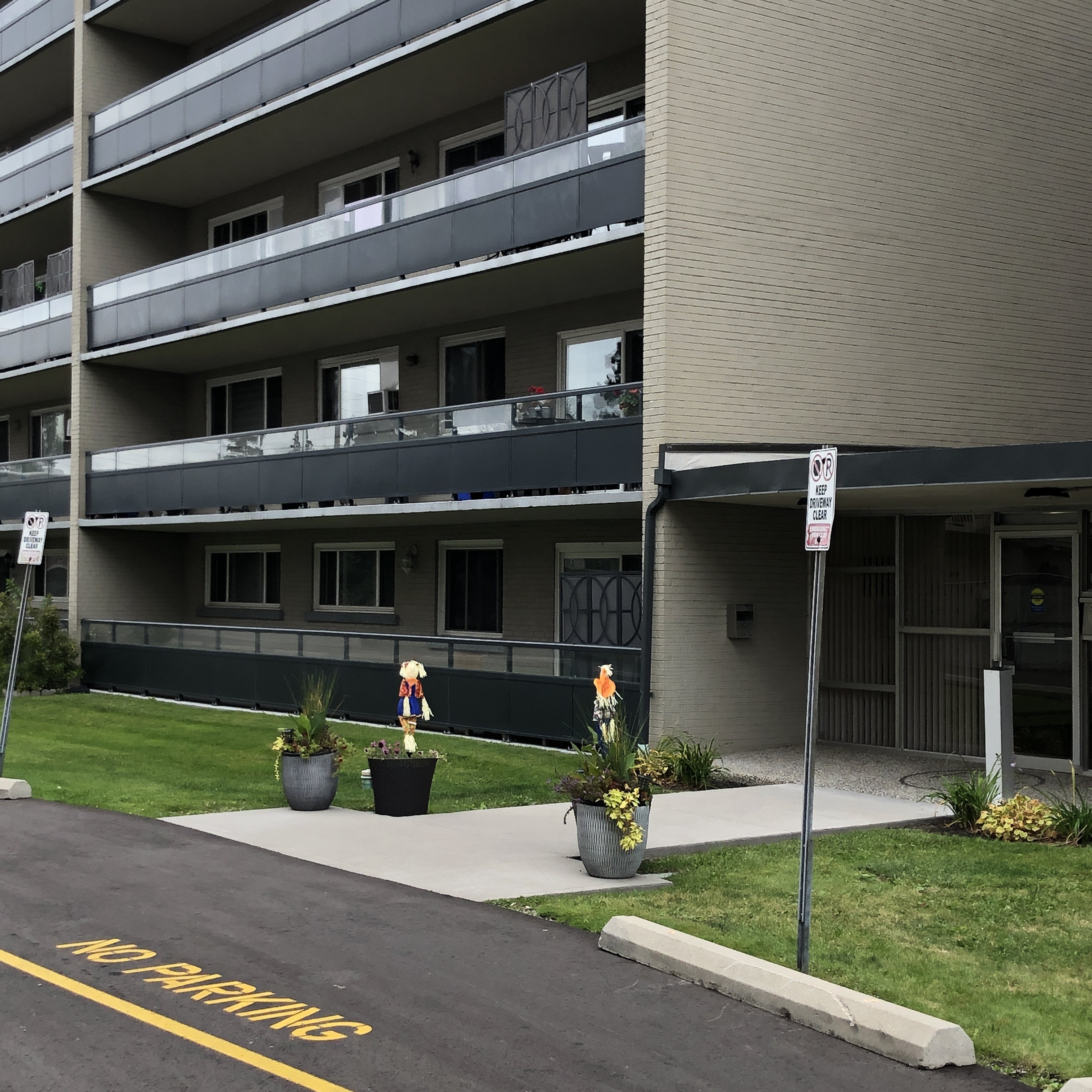 Rentals.ca ) 510 Queenston Road, Hamilton ON for Rent