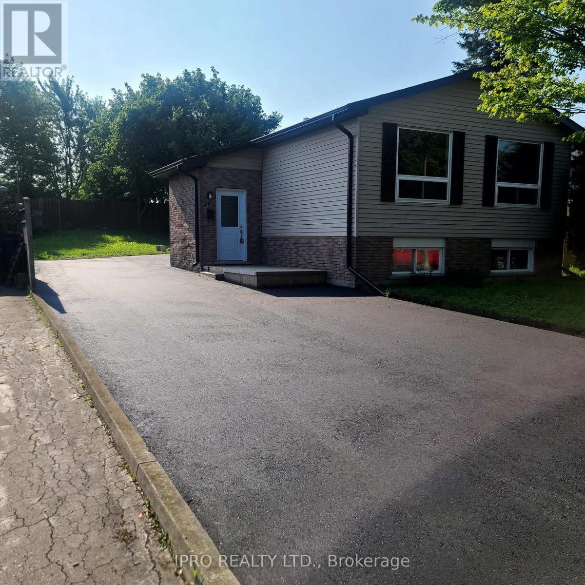 Rentals.ca 24 Chilton Drive, Hamilton ON for Rent