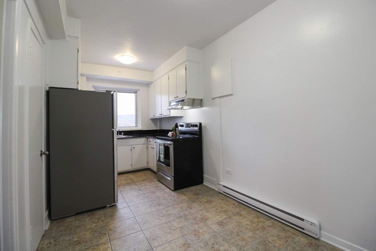 Rentals.ca ) 4875 Dufferin Street, Hampstead QC for Rent