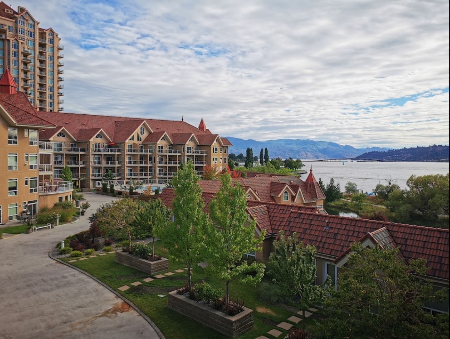 Rentals.ca ) 1088 Sunset Drive, Kelowna BC for Rent