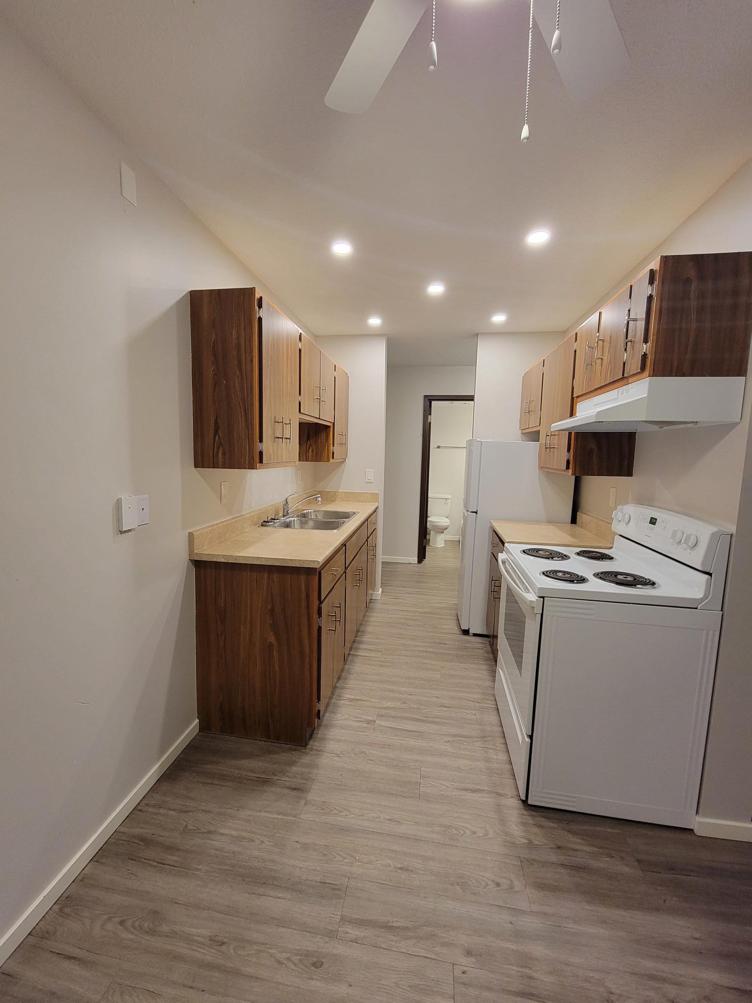 Rentals.ca ) 1441 Sutherland Avenue, Kelowna BC for Rent