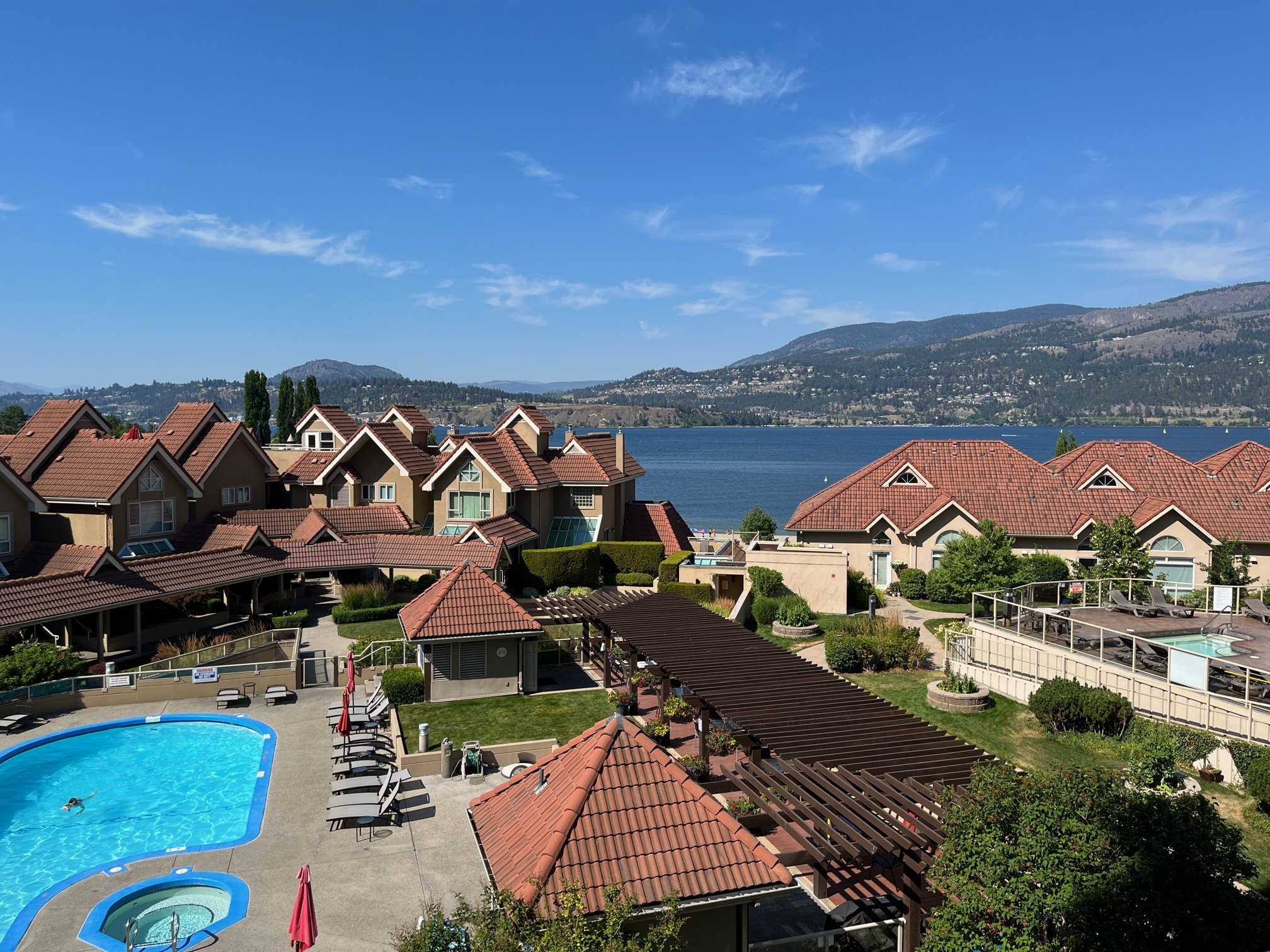 Rentals.ca ) 1152 Sunset Drive, Kelowna BC for Rent