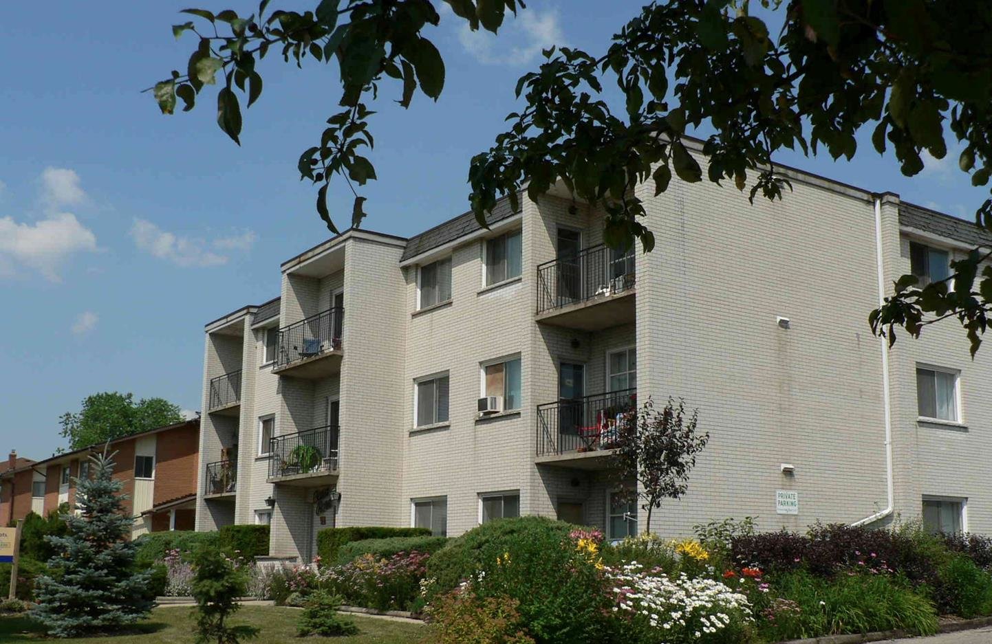 Westwood Garden Apartments 42 Westwood Drive, Kitchener, ON