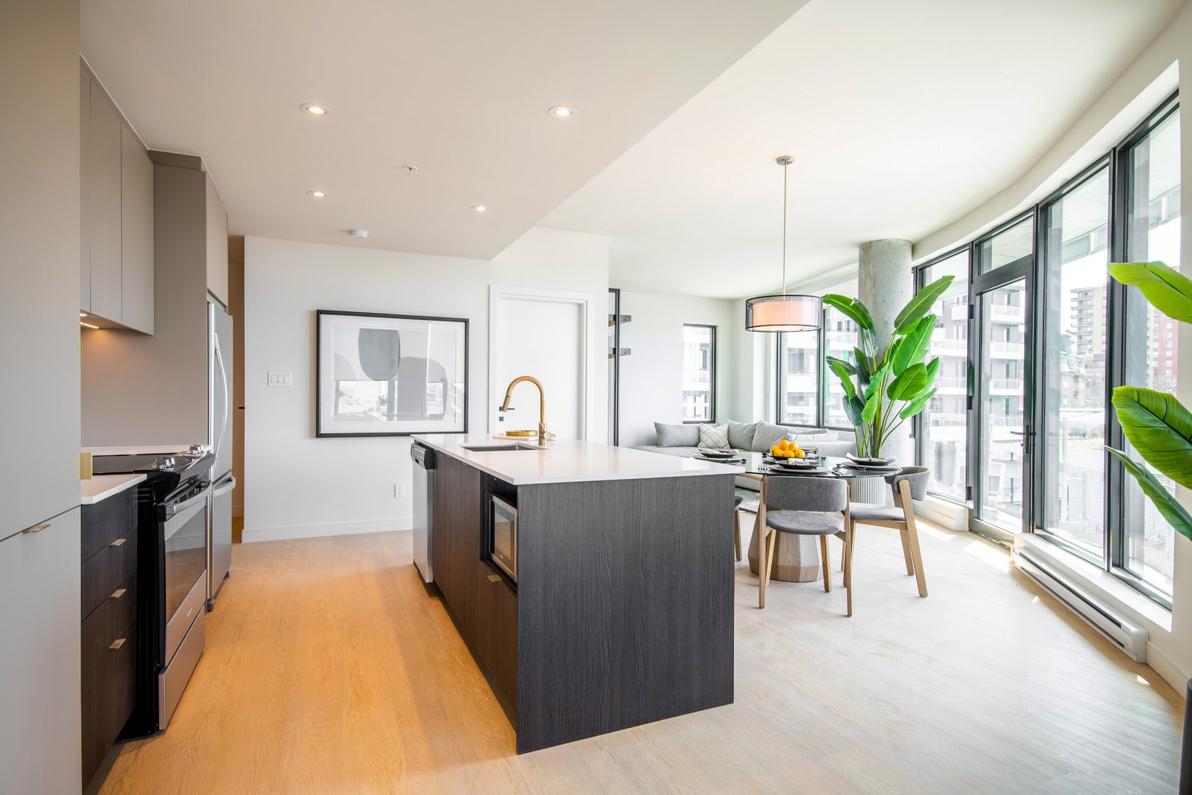 Rentals.ca ) 3405 Boul. Le Carrefour, Laval QC for Rent