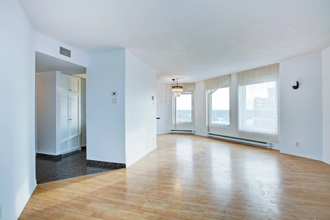 Rentals.ca ) 3040 Boulevard Lévesque Ouest, Laval QC for Rent