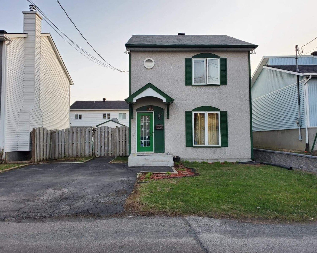 Rentals.ca ) 1010 41E Avenue, Laval QC for Rent