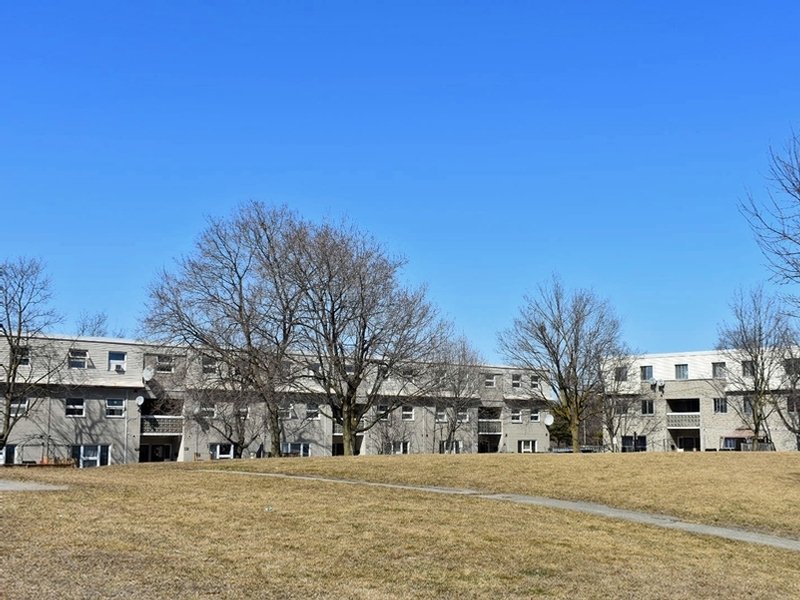 Rentals.ca ) 7555 Goreway Drive, Mississauga ON for Rent