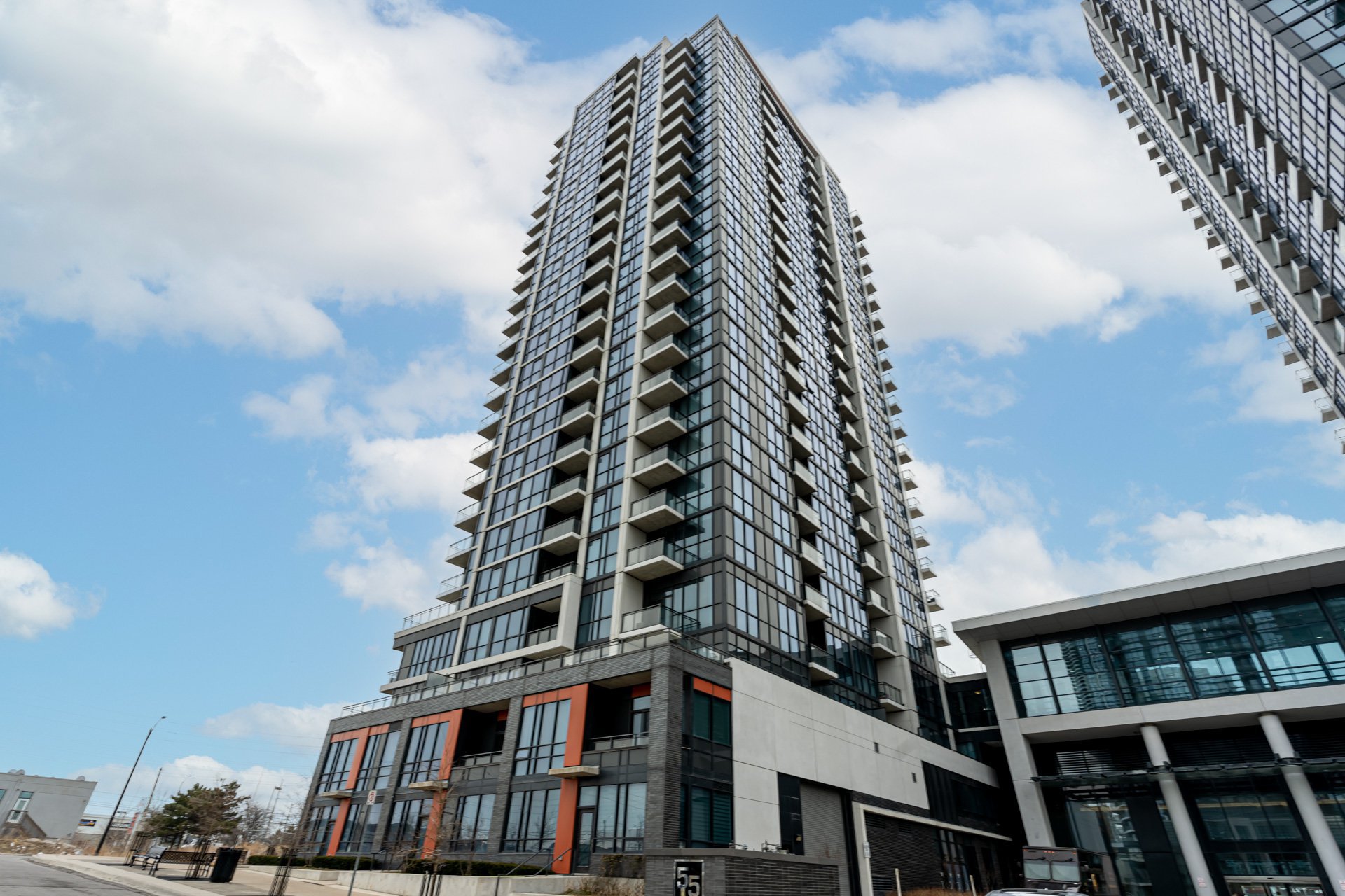 55 Eglinton Avenue West, Mississauga, ON Condo for rent