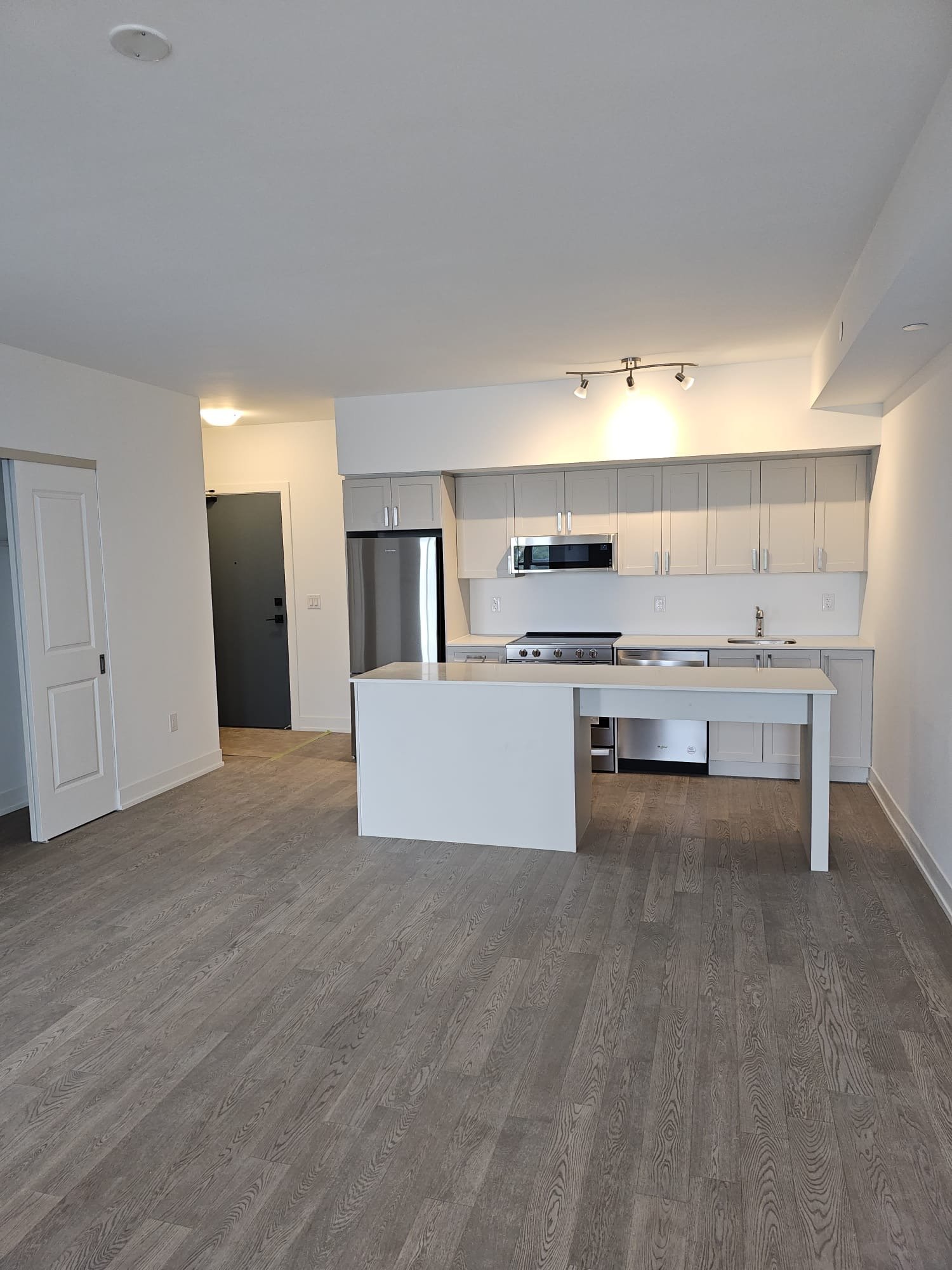 1063 Douglas McCurdy Common, Mississauga, ON Condo for rent