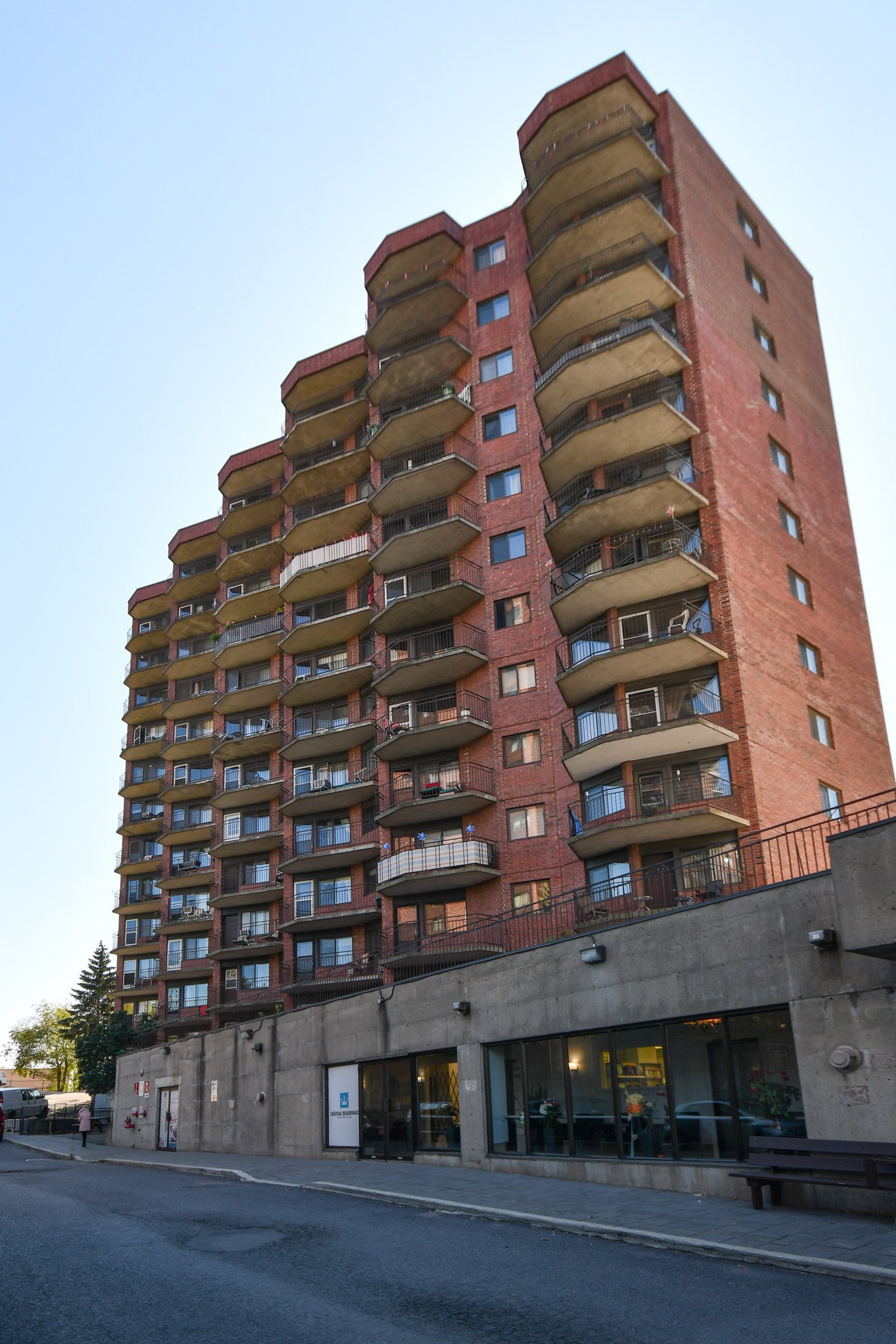 Rentals.ca ) 6880 Boulevard Gouin Est, MontréalNord QC for Rent