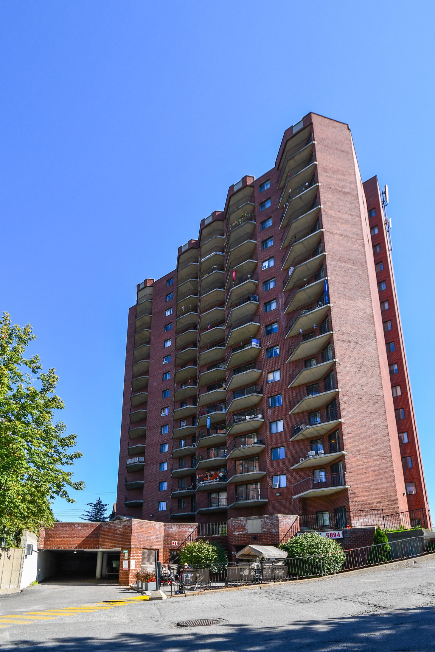 Rentals.ca ) 6894 Boulevard Gouin Est, MontréalNord QC à louer