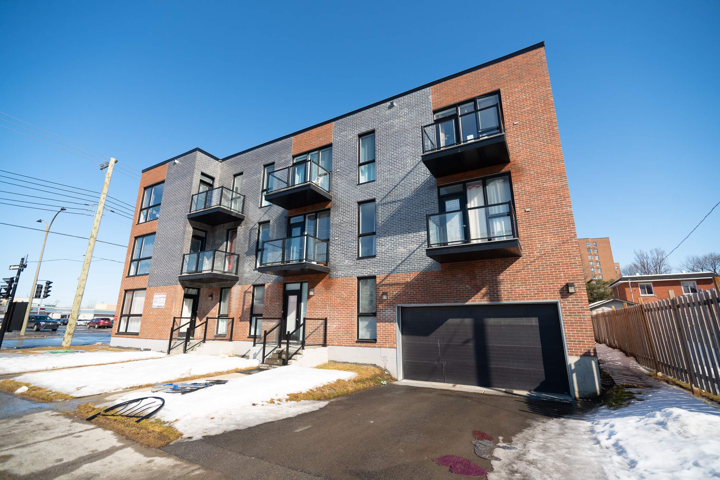 Rentals.ca ) 7070 Chemin de la CôteSaintLuc, Montréal QC for Rent