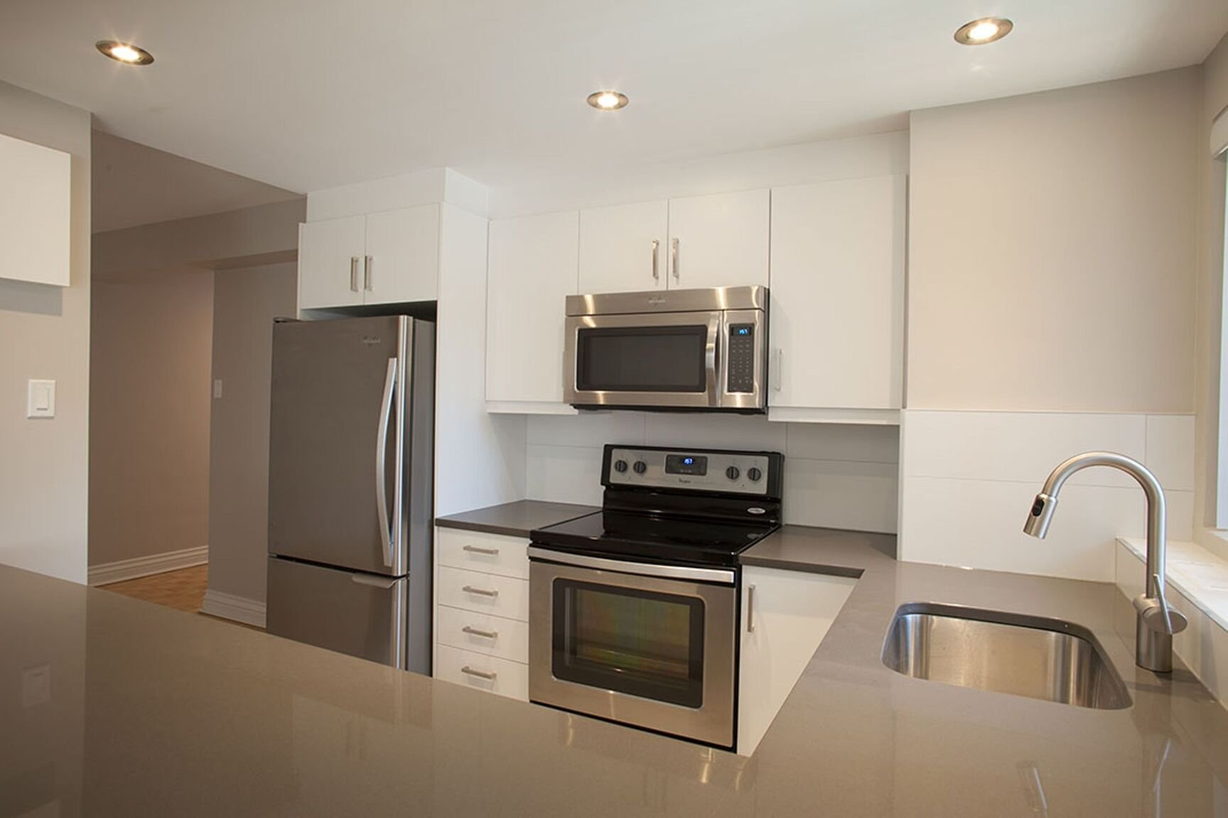 Rentals.ca 3421 Rue Drummond, Montréal QC à louer