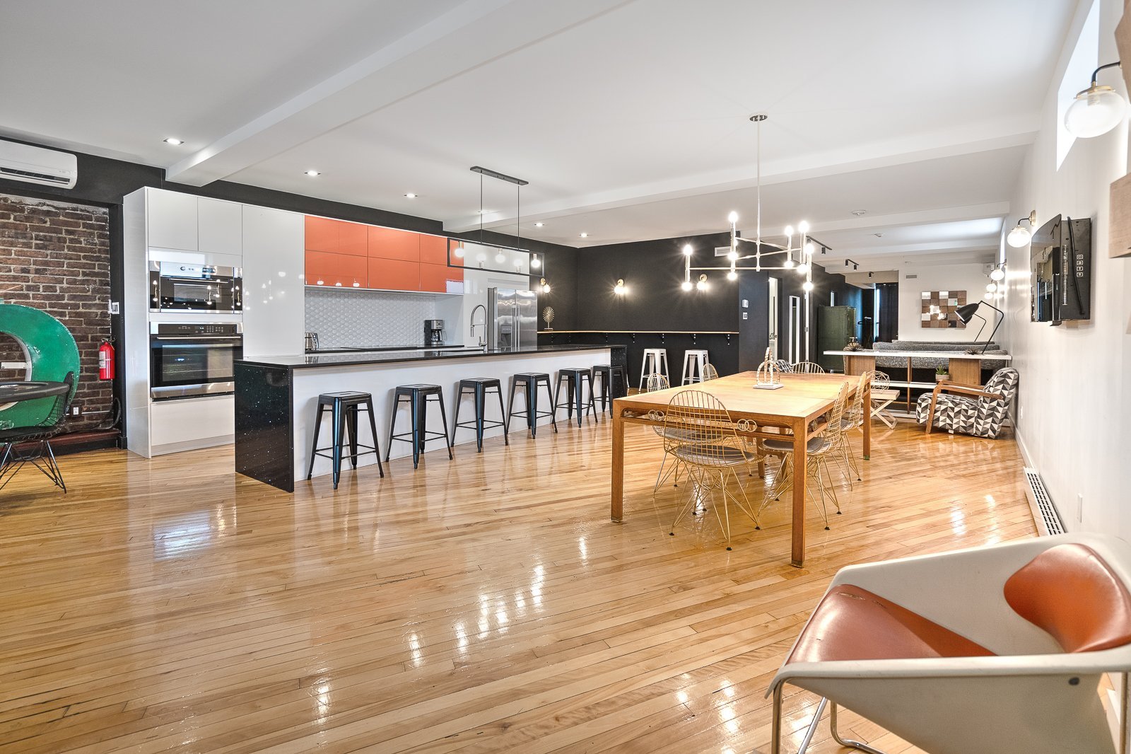 6598 Rue SaintHubert, Montréal, QC Loft for rent