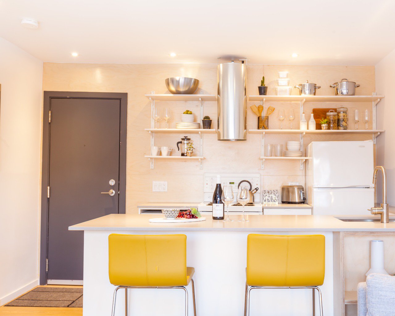 Charming Studio on Plateau MontRoyal 5252 SaintHubert, Montréal, QC