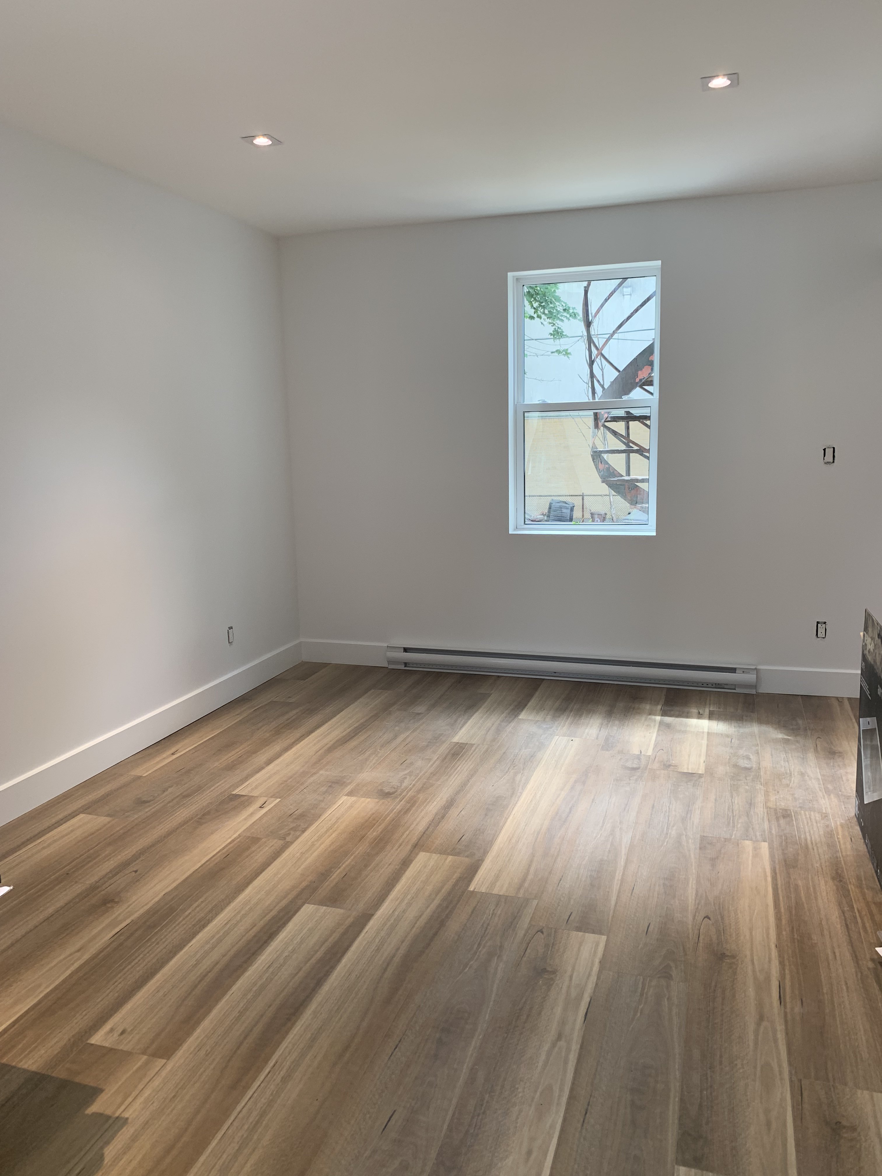 Rentals.ca ) 5290 Avenue Connaught, Montréal QC for Rent