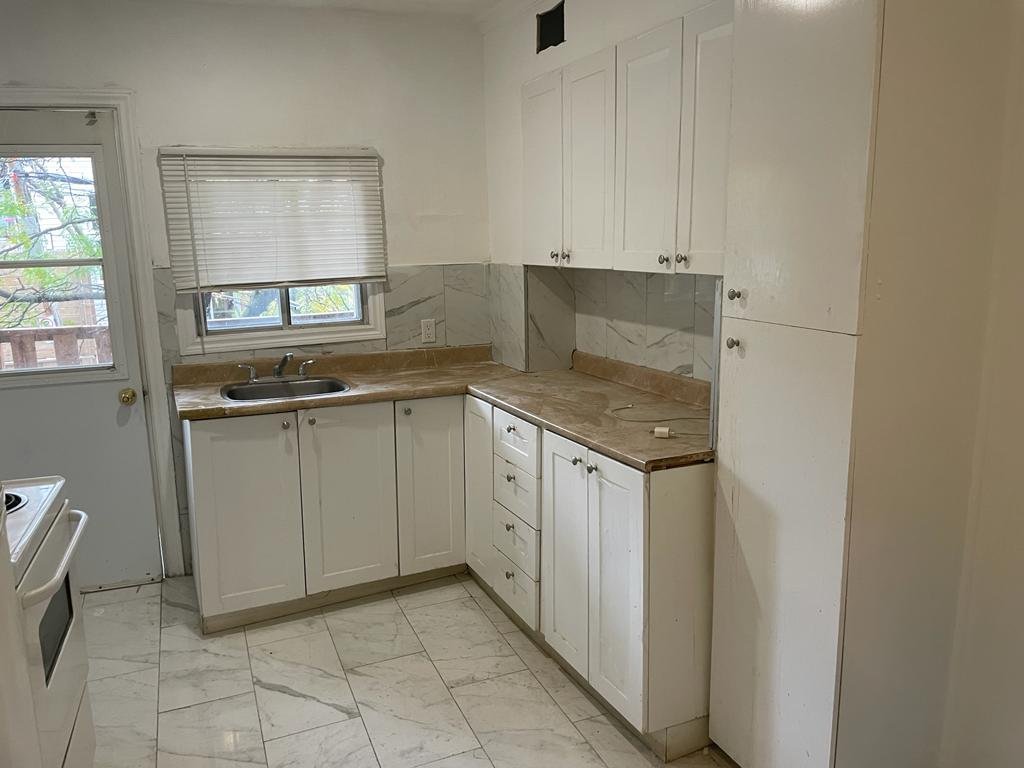 5175 Rue SaintHubert, Montréal, QC Apartment for rent