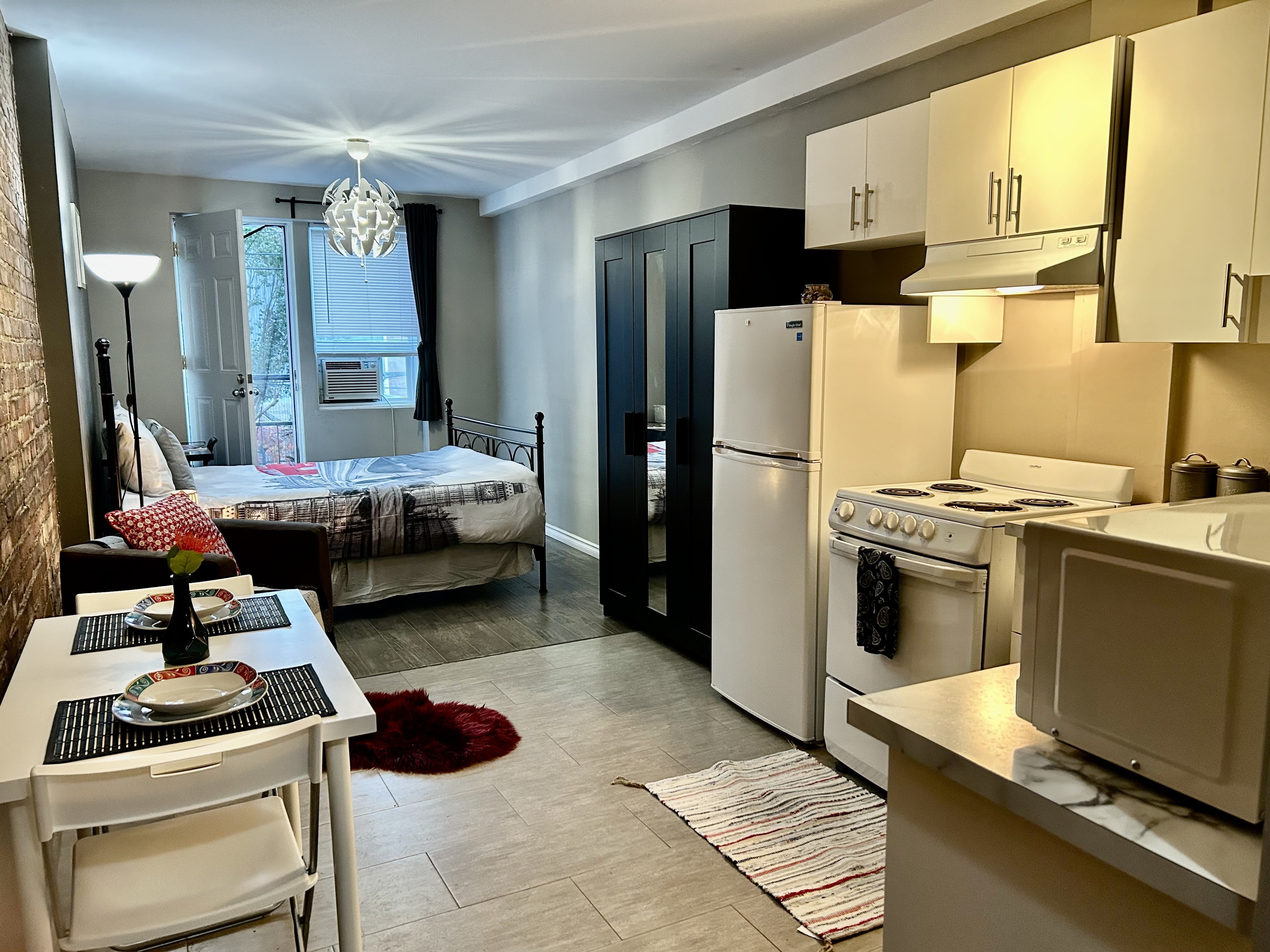 4555 Avenue du Parc, Montréal, QC Studio for rent