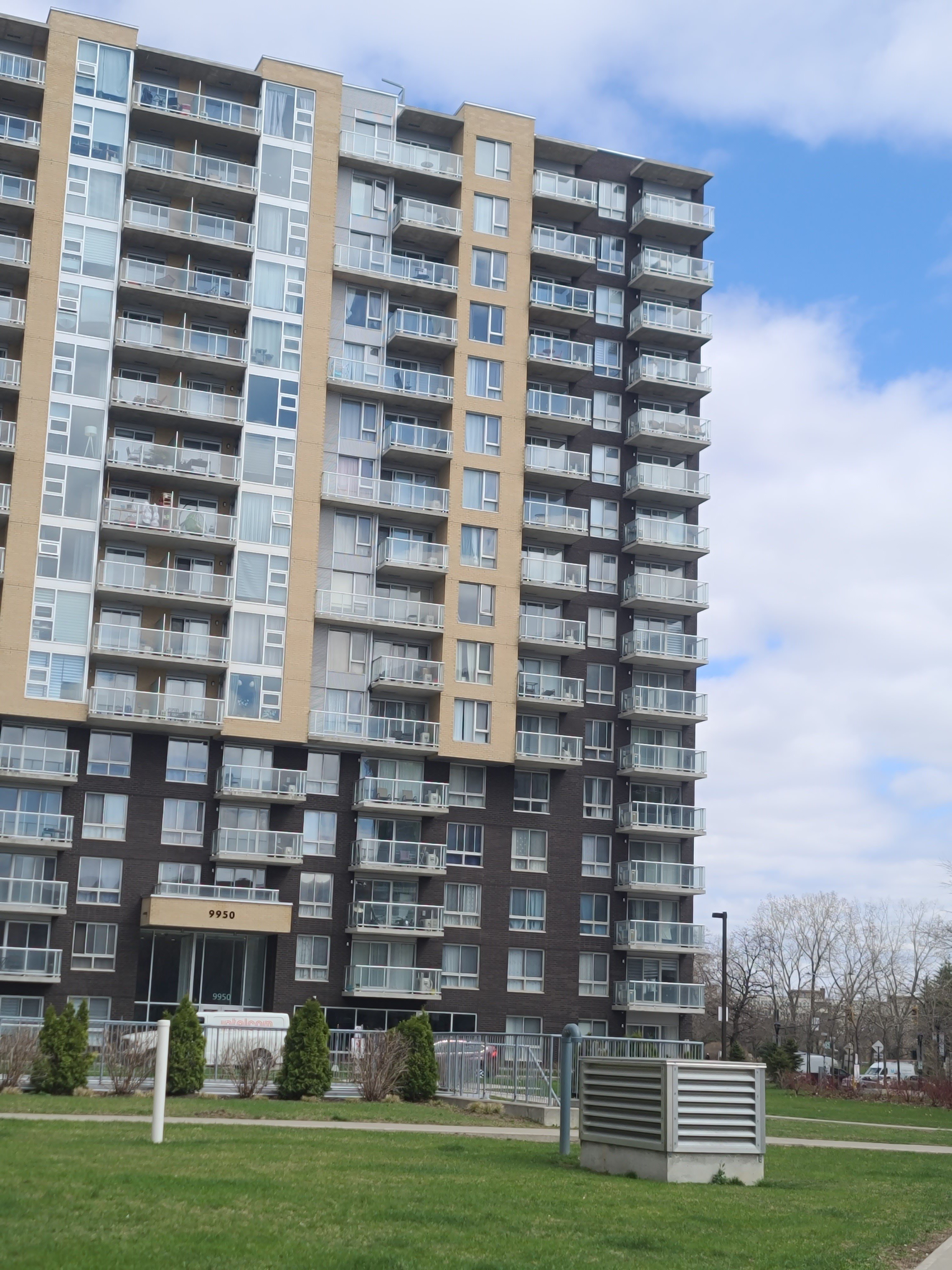 Place de l'Acadie, Montréal, QC Condo for rent