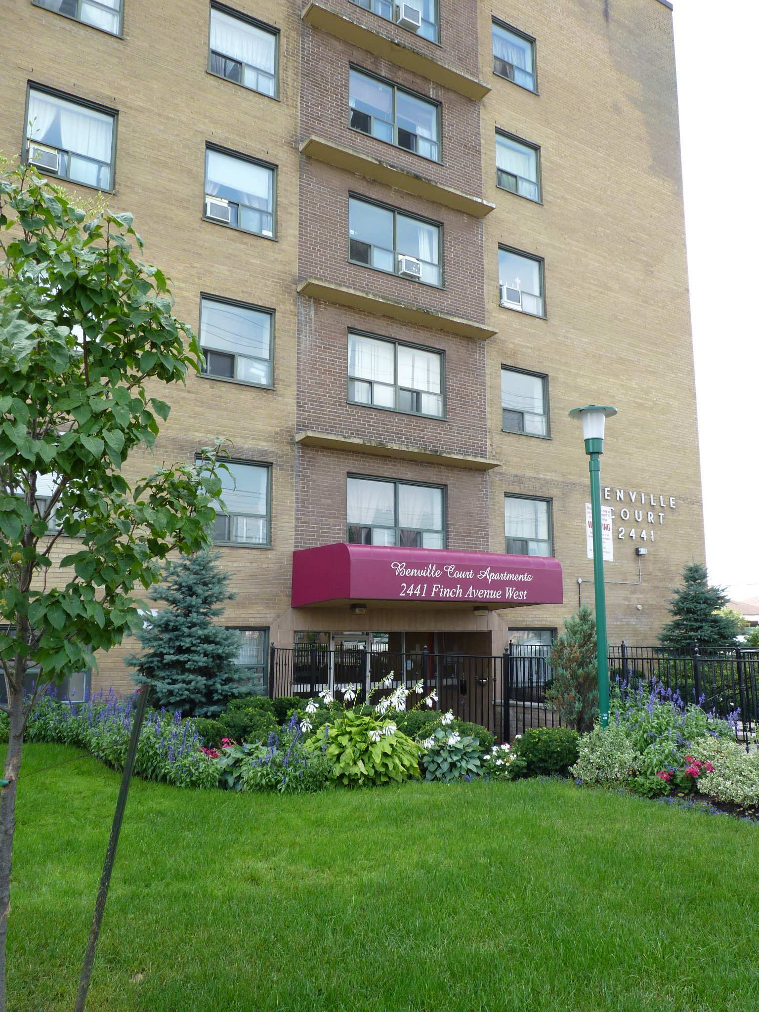 Rentals.ca ) 2441 Finch Avenue West, North York ON for Rent