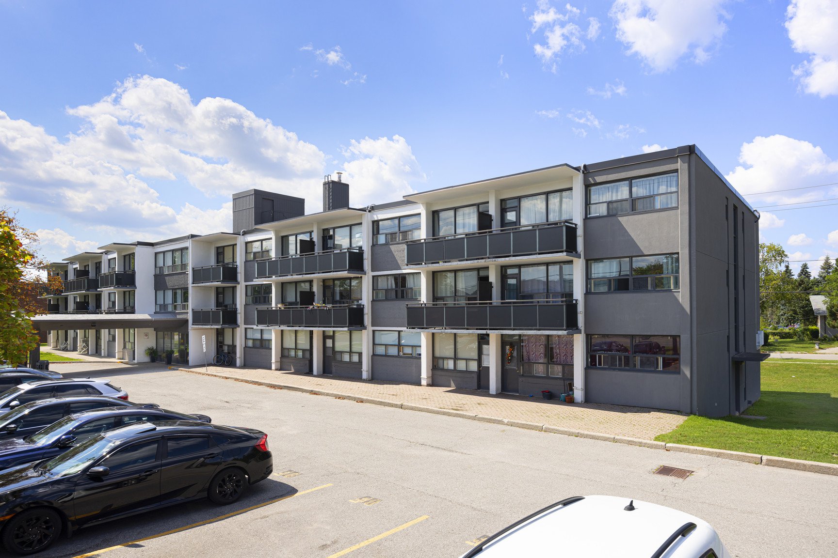 Rentals.ca ) 4750 Bathurst Street, Toronto ON for Rent