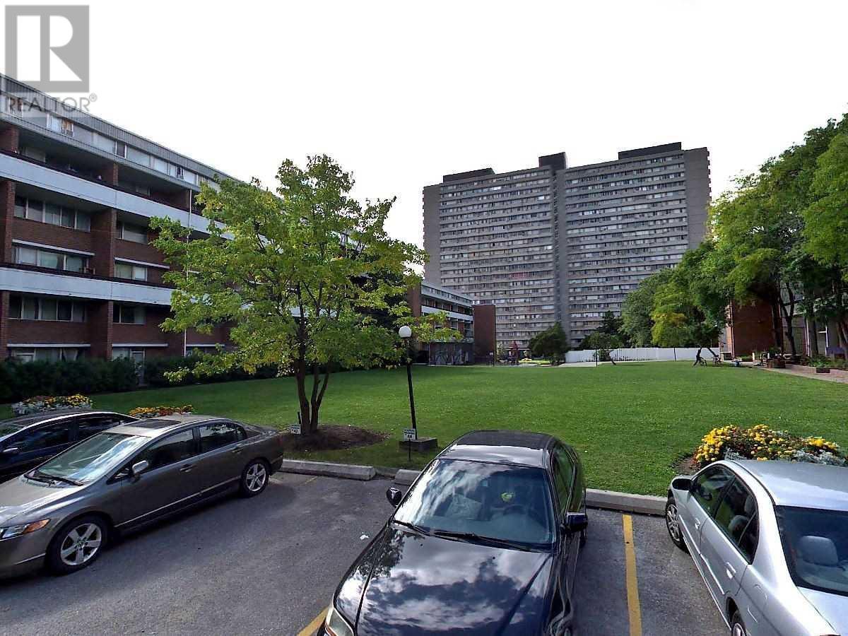 Rentals.ca ) 135 Leeward Glenway, North York ON for Rent
