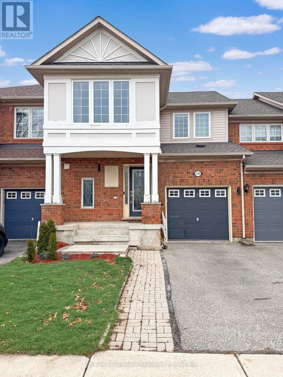 2229 AMBERGLEN COURT 2229 Amberglen Court Oakville ON