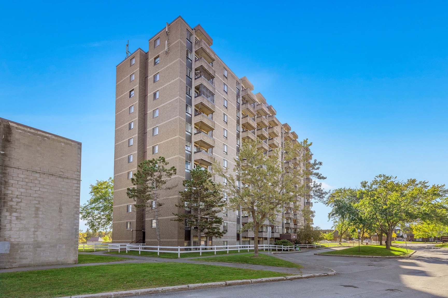 Rentals.ca ) 2969 Fairlea Crescent, Ottawa ON for Rent