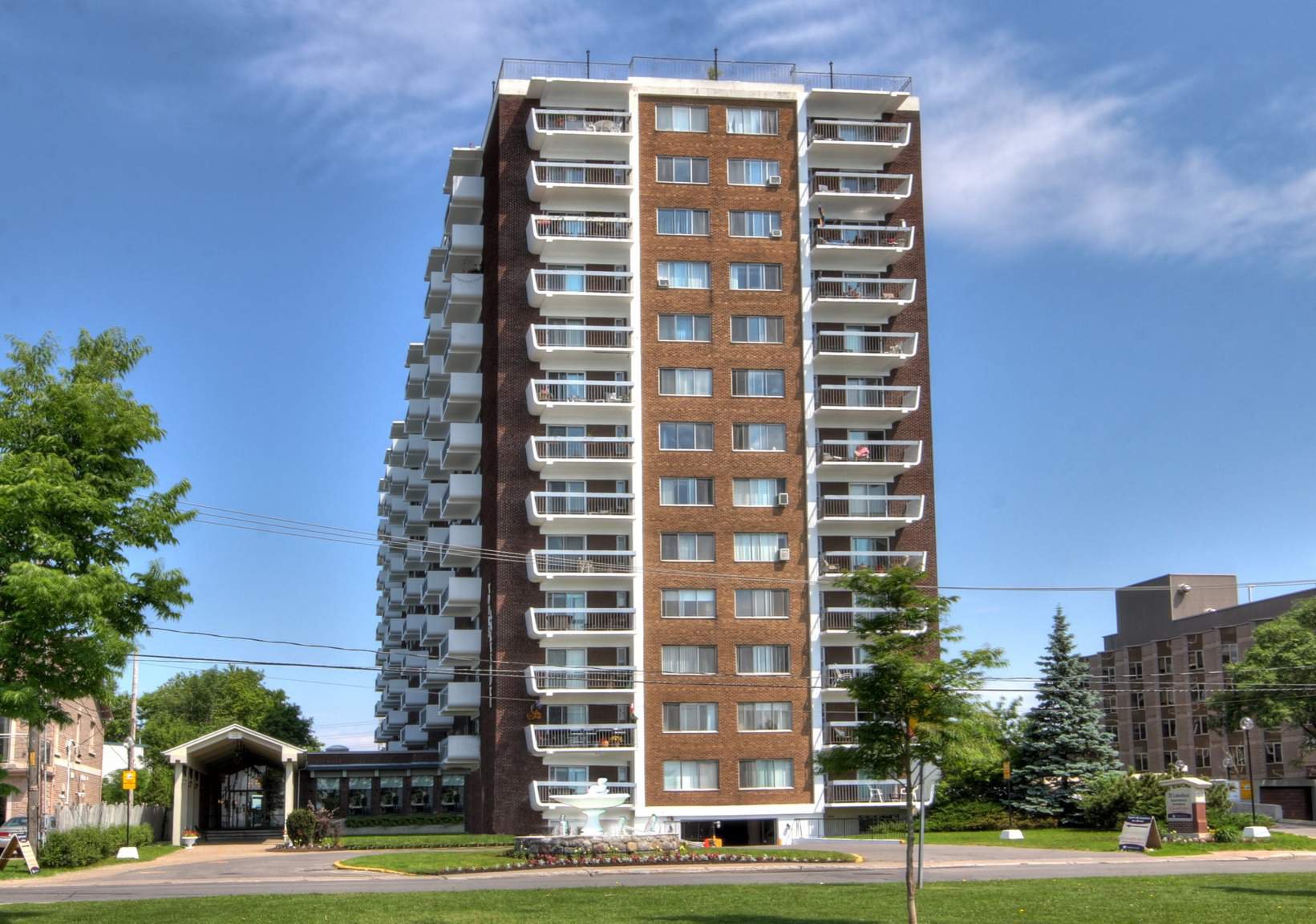 Rentals.ca :) 30 Chemin du bord-du-Lac, Pointe-Claire QC for Rent